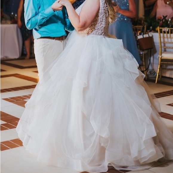 Wedding dress Size 20 fits like 18 - Picture 3 of 7